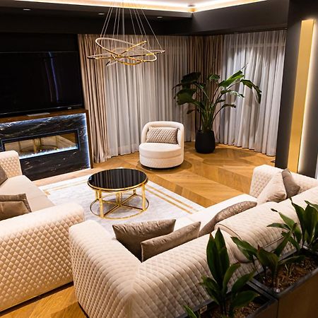 Deluxe Aparthotel Marwell Residence ซูชาวา ภายนอก รูปภาพ