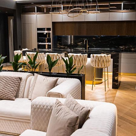 Deluxe Aparthotel Marwell Residence ซูชาวา ภายนอก รูปภาพ