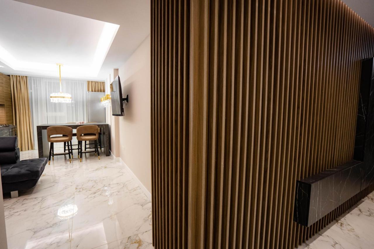 Deluxe Aparthotel Marwell Residence ซูชาวา ภายนอก รูปภาพ