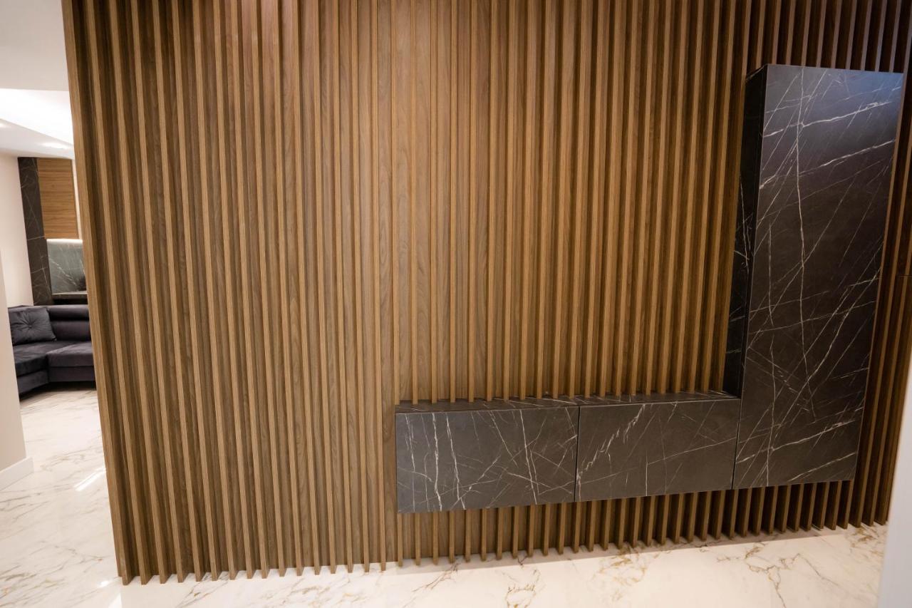 Deluxe Aparthotel Marwell Residence ซูชาวา ภายนอก รูปภาพ