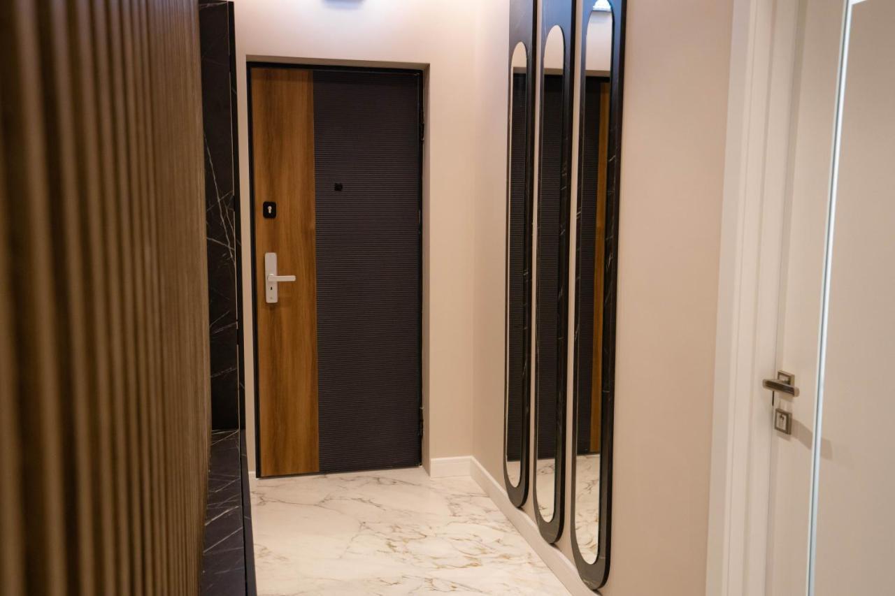 Deluxe Aparthotel Marwell Residence ซูชาวา ภายนอก รูปภาพ