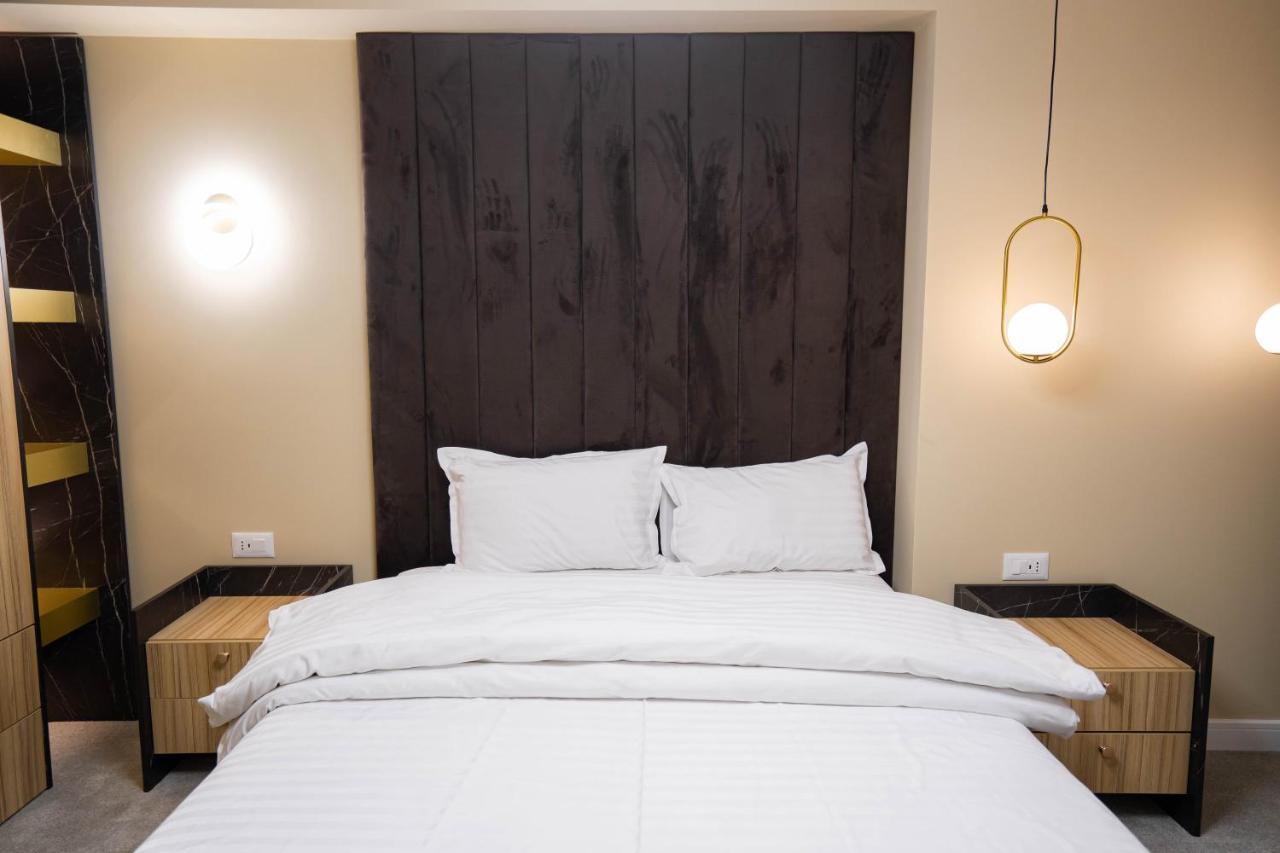 Deluxe Aparthotel Marwell Residence ซูชาวา ภายนอก รูปภาพ