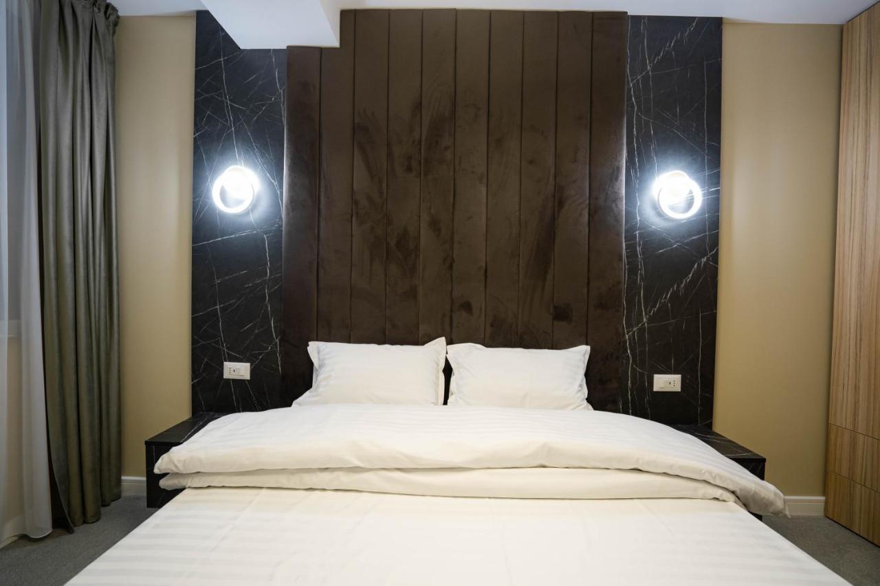 Deluxe Aparthotel Marwell Residence ซูชาวา ภายนอก รูปภาพ