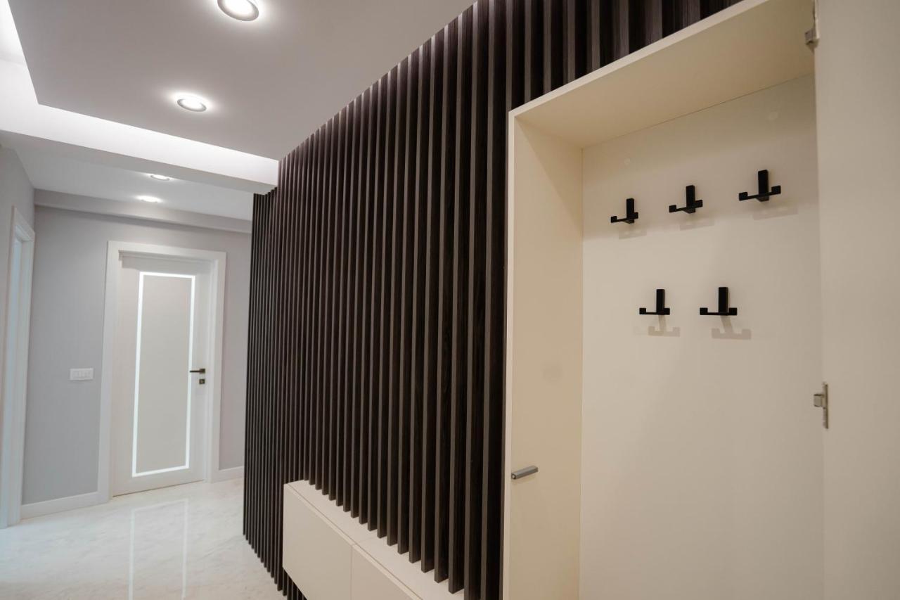 Deluxe Aparthotel Marwell Residence ซูชาวา ภายนอก รูปภาพ
