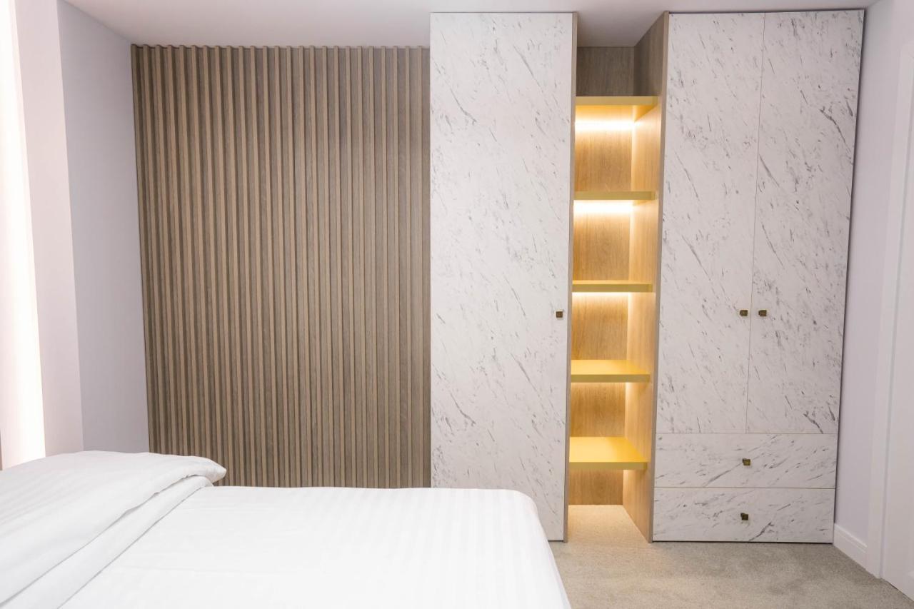 Deluxe Aparthotel Marwell Residence ซูชาวา ภายนอก รูปภาพ