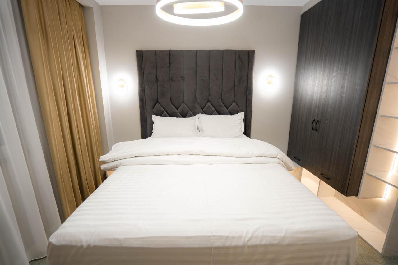 Deluxe Aparthotel Marwell Residence ซูชาวา ภายนอก รูปภาพ
