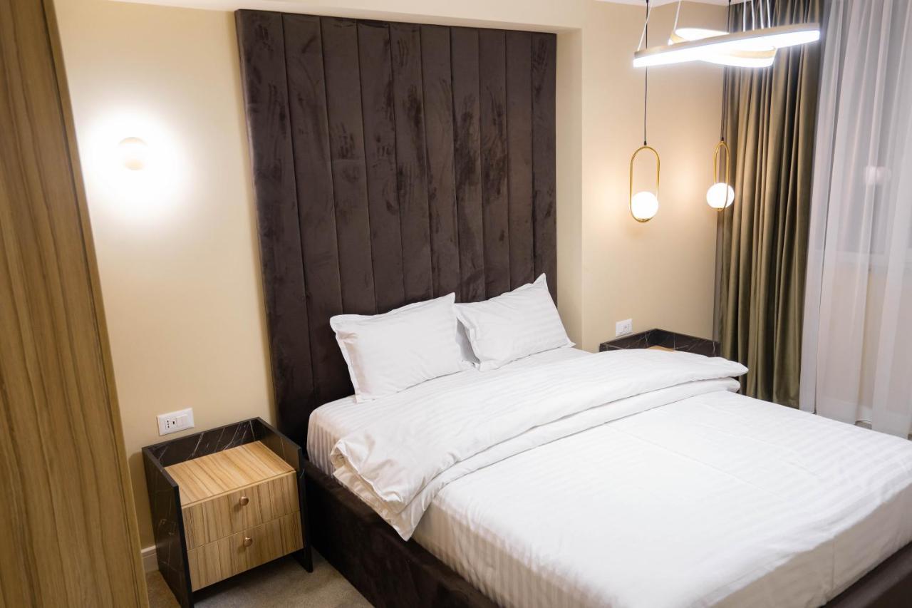 Deluxe Aparthotel Marwell Residence ซูชาวา ภายนอก รูปภาพ