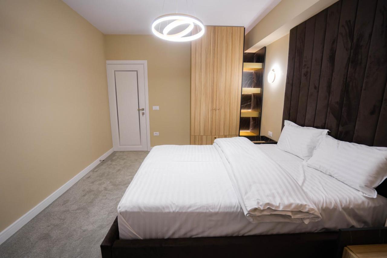 Deluxe Aparthotel Marwell Residence ซูชาวา ภายนอก รูปภาพ