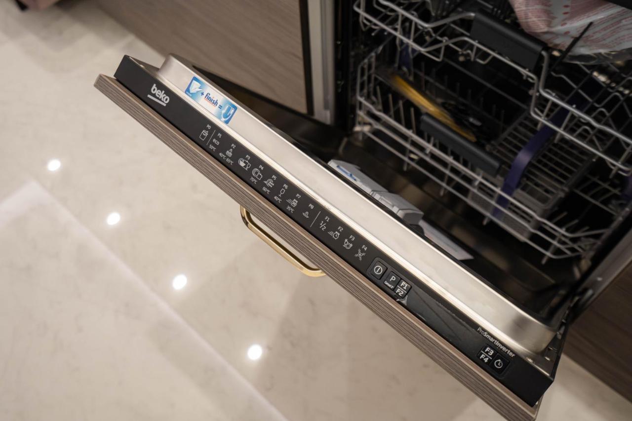 Deluxe Aparthotel Marwell Residence ซูชาวา ภายนอก รูปภาพ