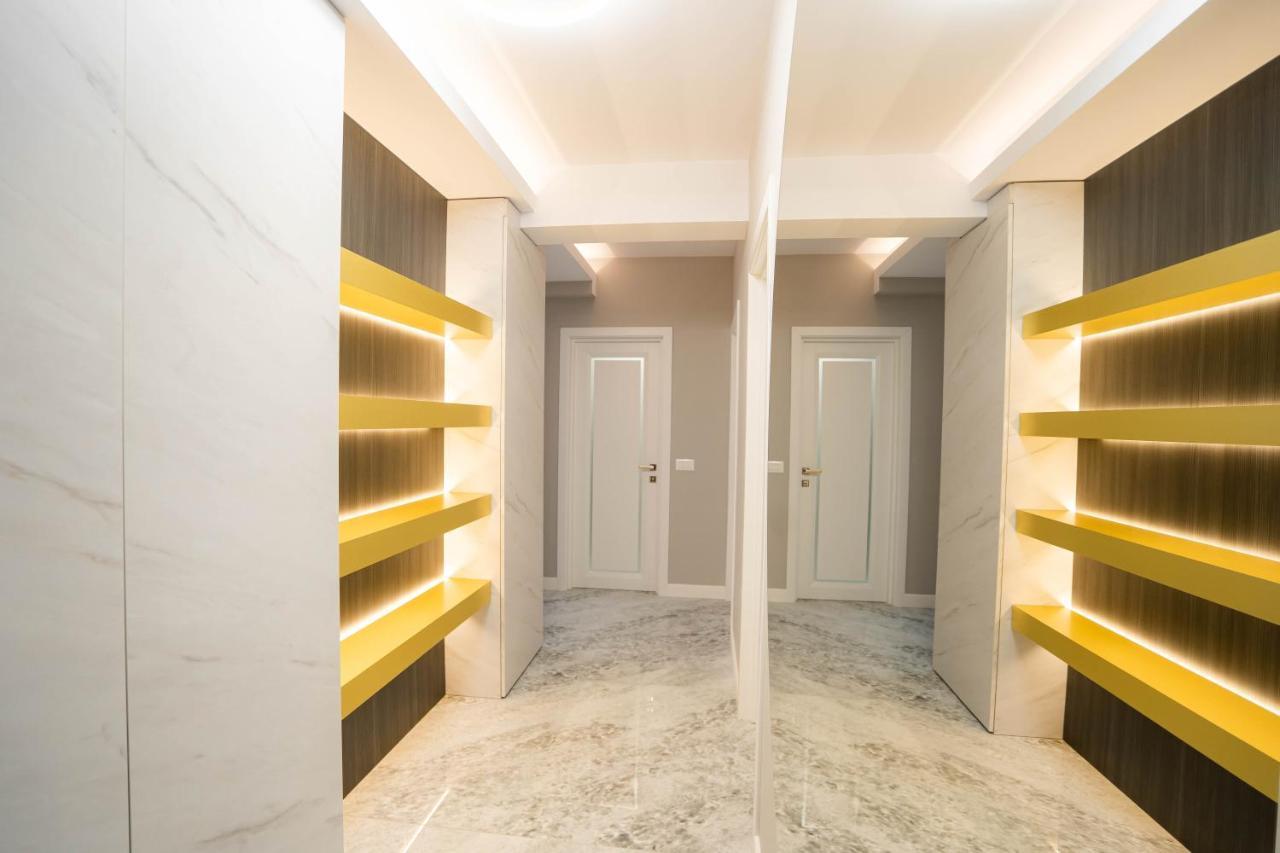 Deluxe Aparthotel Marwell Residence ซูชาวา ภายนอก รูปภาพ