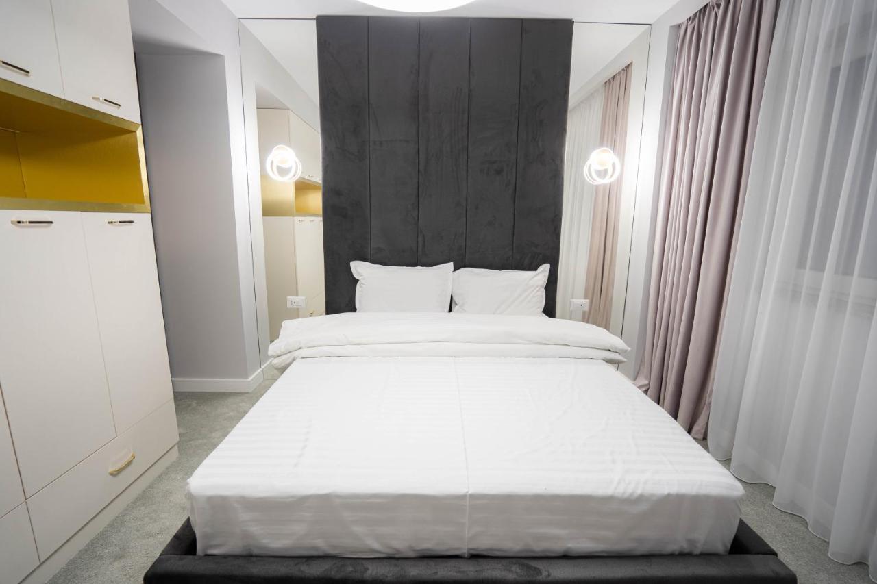 Deluxe Aparthotel Marwell Residence ซูชาวา ภายนอก รูปภาพ