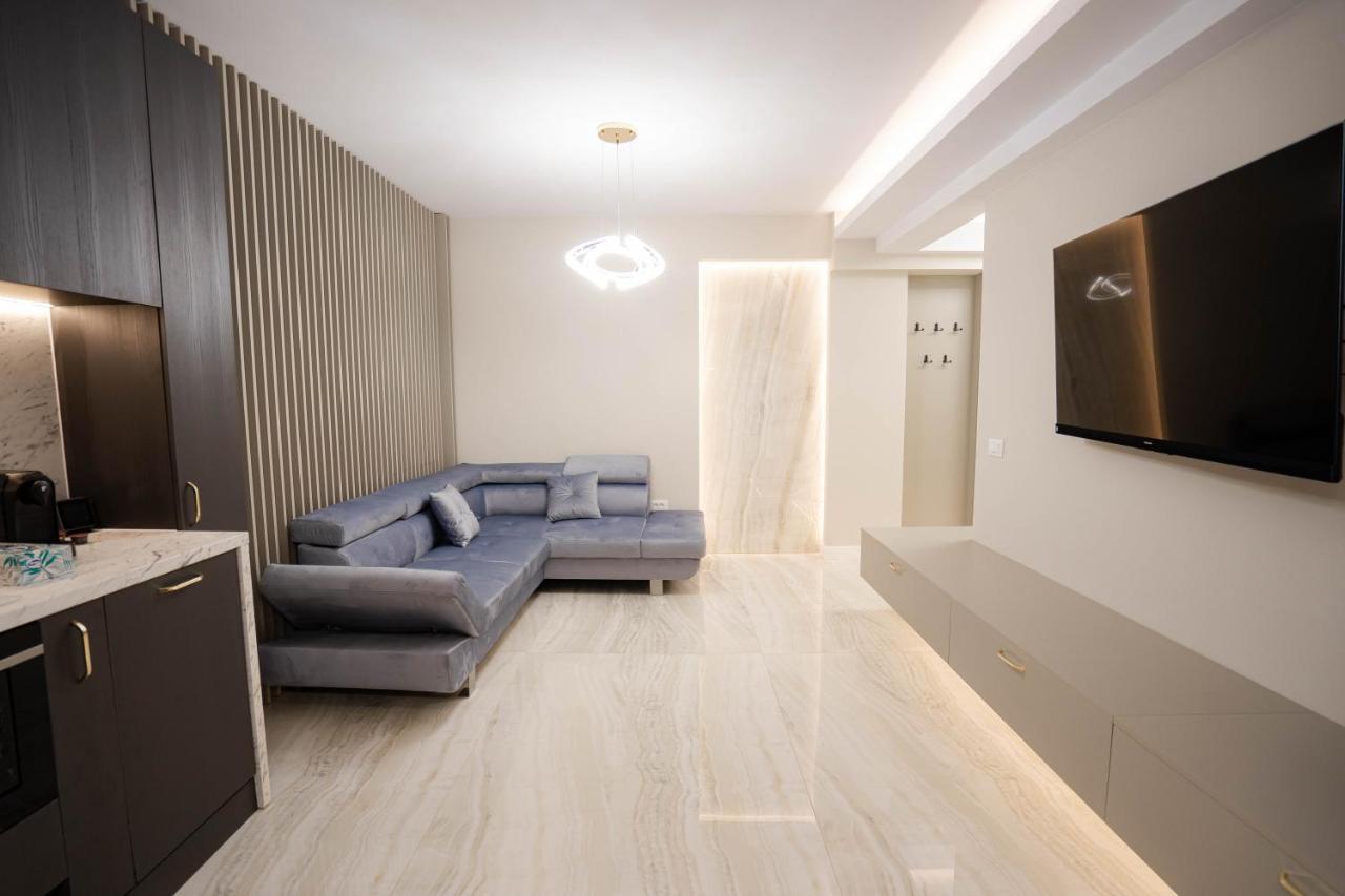 Deluxe Aparthotel Marwell Residence ซูชาวา ภายนอก รูปภาพ