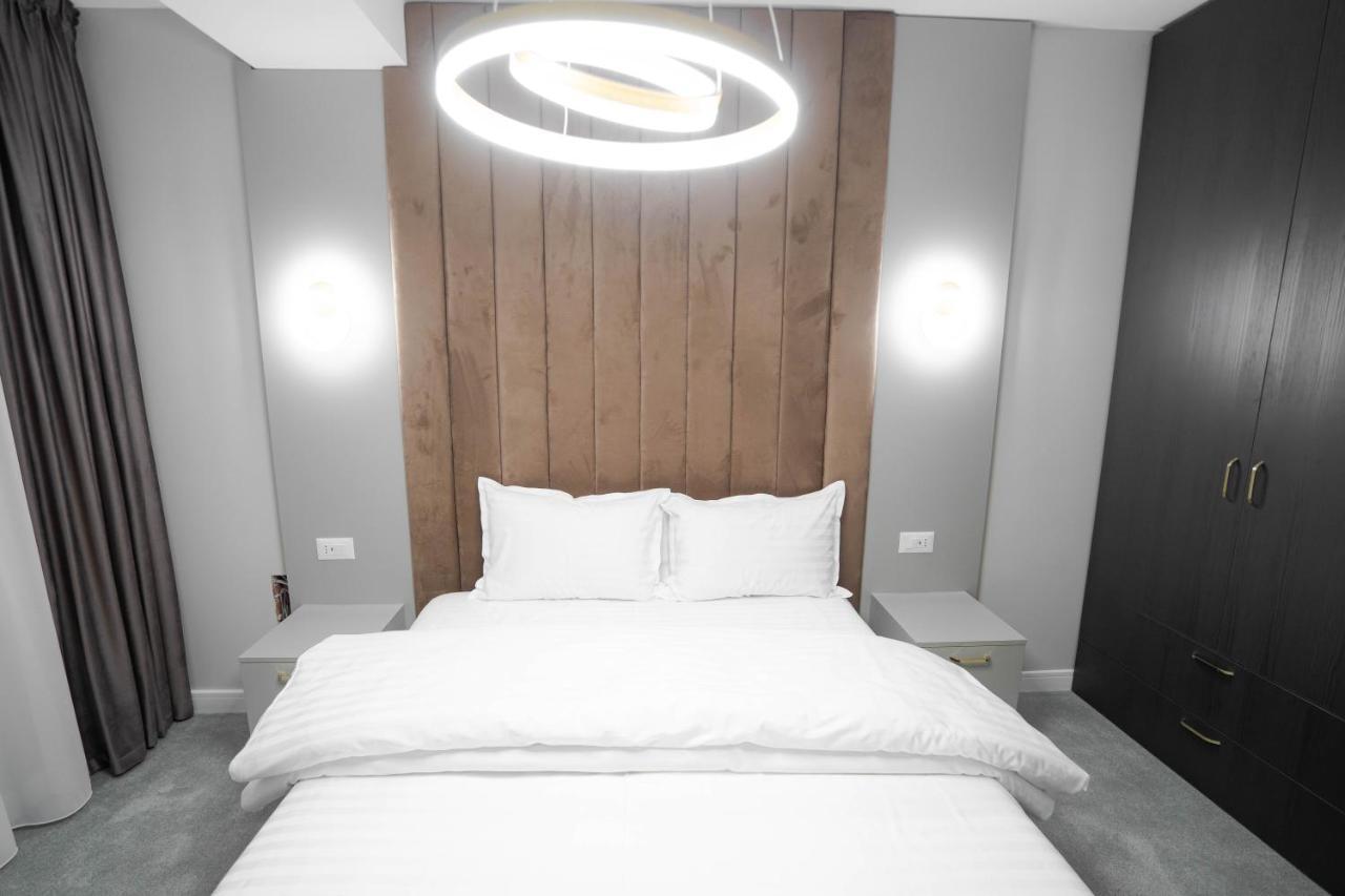 Deluxe Aparthotel Marwell Residence ซูชาวา ภายนอก รูปภาพ