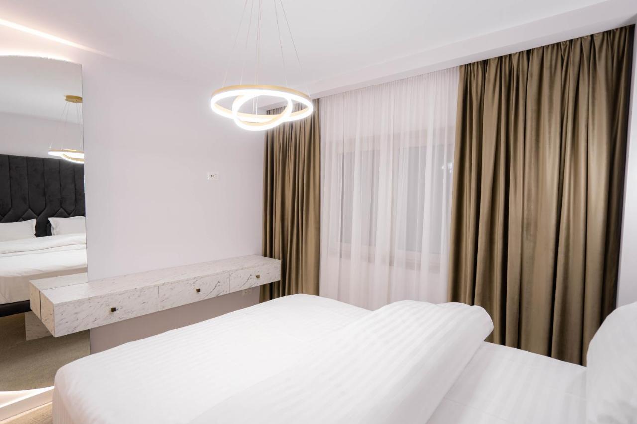 Deluxe Aparthotel Marwell Residence ซูชาวา ภายนอก รูปภาพ