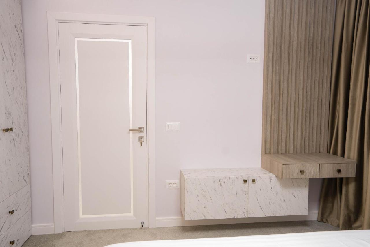 Deluxe Aparthotel Marwell Residence ซูชาวา ภายนอก รูปภาพ