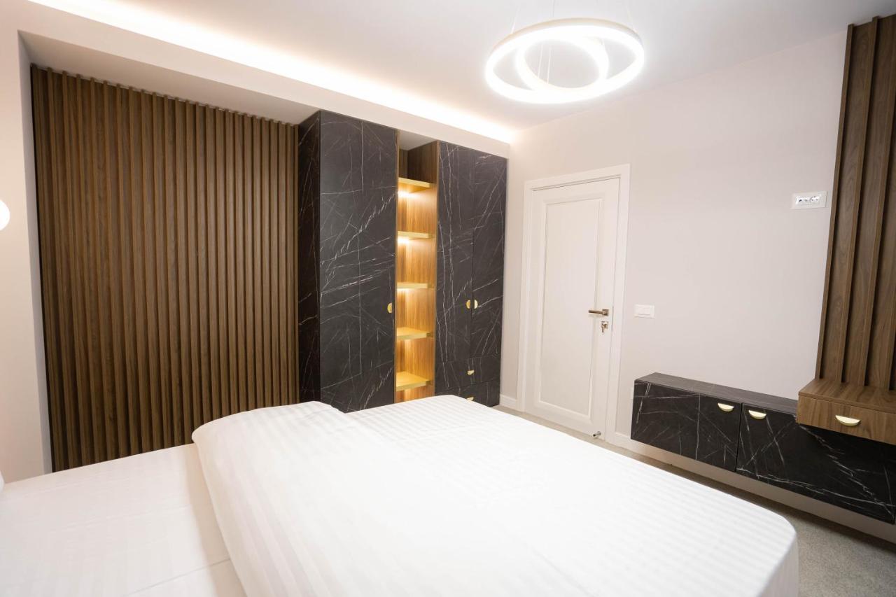 Deluxe Aparthotel Marwell Residence ซูชาวา ภายนอก รูปภาพ