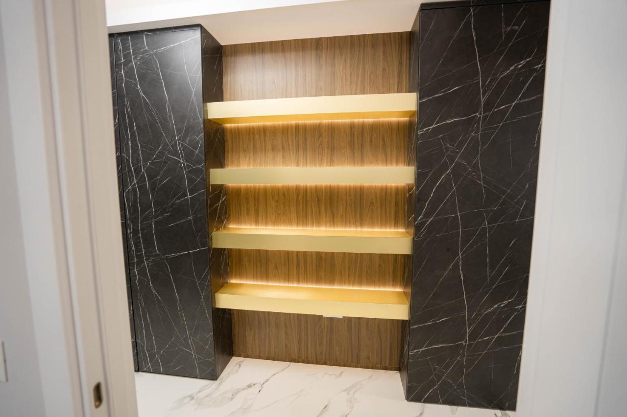 Deluxe Aparthotel Marwell Residence ซูชาวา ภายนอก รูปภาพ