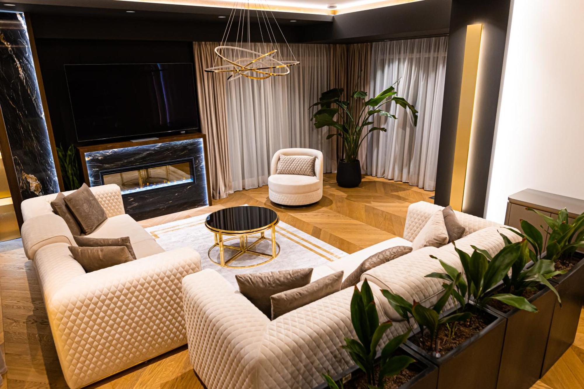 Deluxe Aparthotel Marwell Residence ซูชาวา ภายนอก รูปภาพ