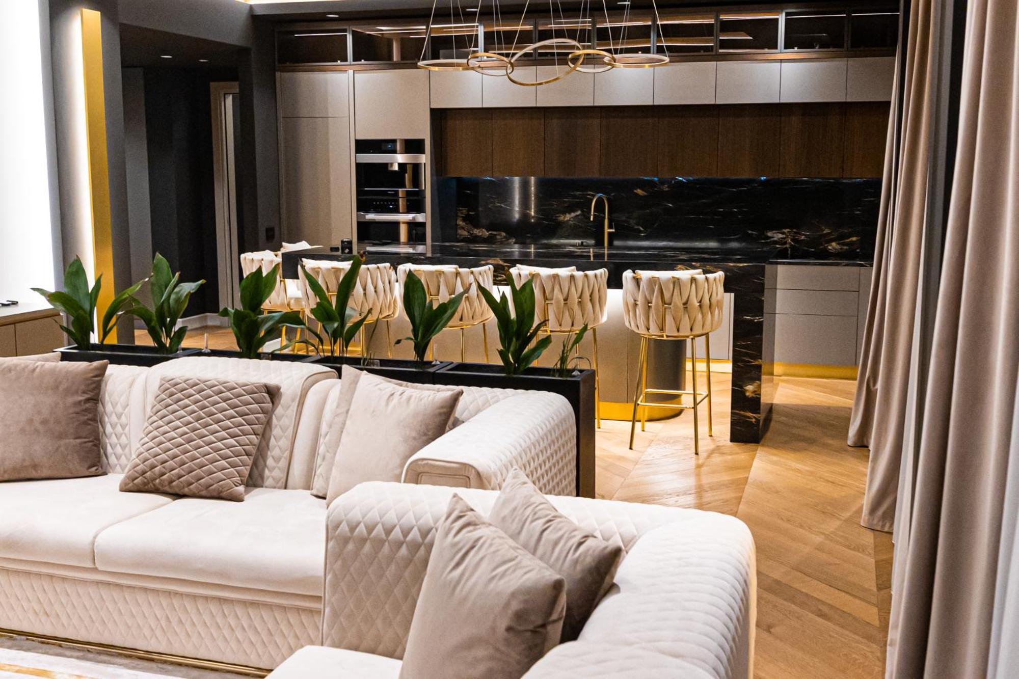 Deluxe Aparthotel Marwell Residence ซูชาวา ภายนอก รูปภาพ